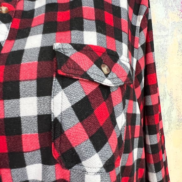 📌Eden & Olivia Red -Black -White Plaid Soft Button Down Shirt w/ Roll Up Sleeve - Picture 4 of 15